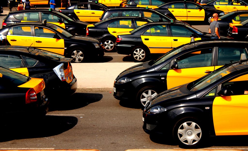 Taxis amarillos y negros de Barcelona