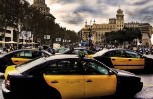 Taxi aparcado en Plaza Cataluña