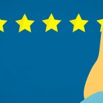 mano poniendo una puntuación de 5 estrellas a una empresa