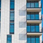 Balcones con ventanas